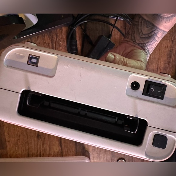 Thermal Label printer with spool of label stickers included - Picture 5 of 8